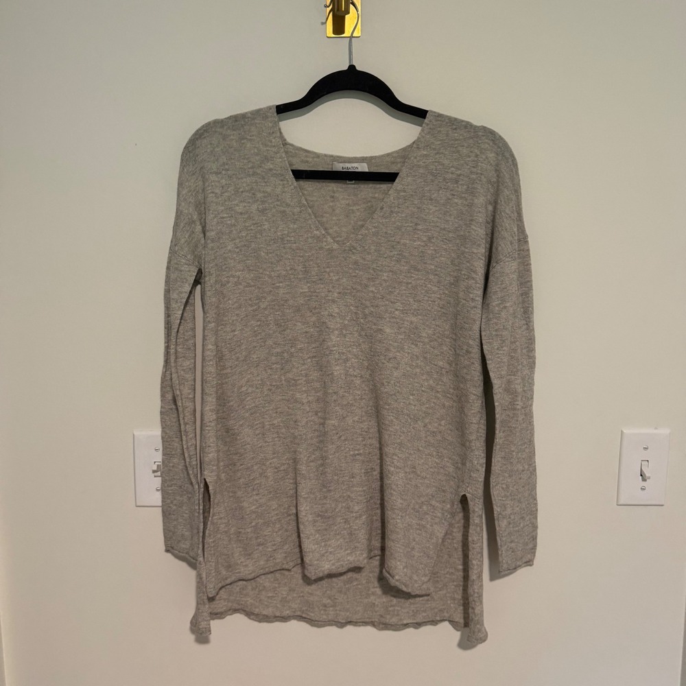 Babaton Aritzia Heather Grey Linen Blend V-Neck Sweater‎ Long Sleeve Small